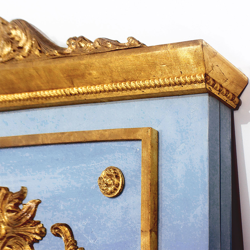 Moldura Decorativa R�stica Classica Azul Claro com Apliques e Detalhes Dourado - Esp.096