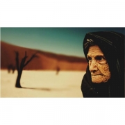 Impresso em Tela para Quadros Retrato Mulher No Deserto - Afic2068